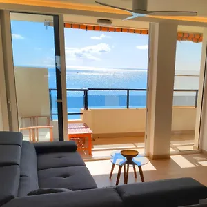  Apartment Beachfront Luxury: Sea View